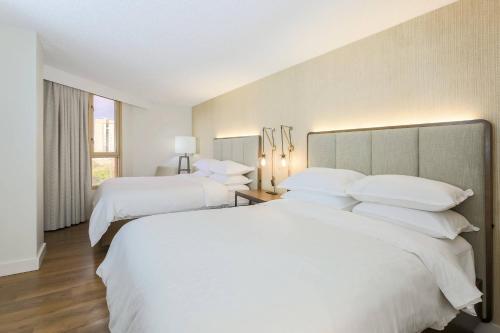 2 queen beds