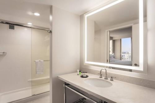 1 King & sofa bed, Club level, Suite, Balcony image 7