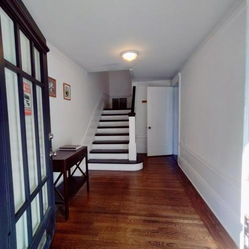 Sunny SF home - cozy, spacious, convenient w/parking, A+ location!! thumb 2