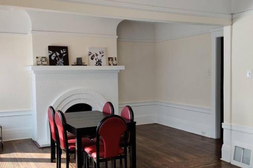 Sunny SF home - cozy, spacious, convenient w/parking, A+ location!! thumb 4