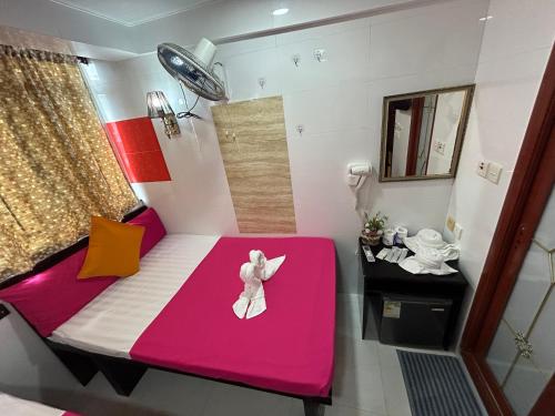 Standard Double Room image 7