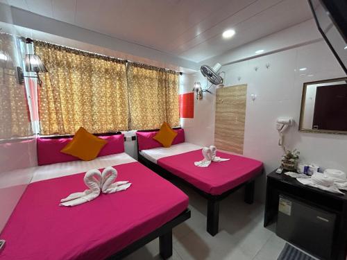 Superior Triple Room image 3