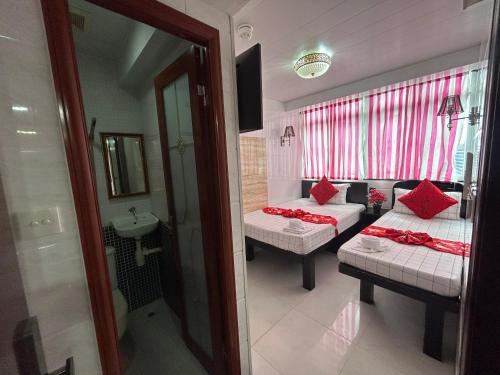 Superior Triple Room image 2