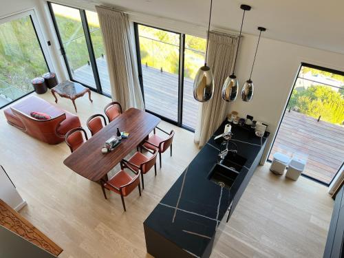 Stunning Lakeview Holiday House Queenstown - image 12