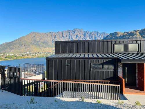 Stunning Lakeview Holiday House Queenstown - image 13