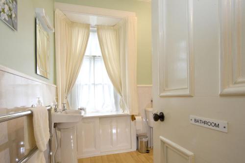 St Annes Guest House - image 3
