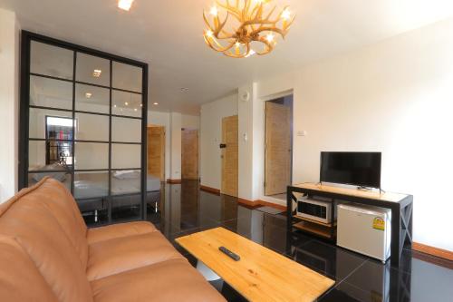 Baan33 check in by yourself code inbox 4fl behind Amazon cafe, Bangkok