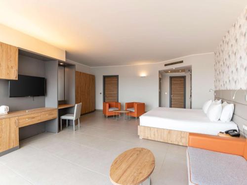 Dolmen Hotel Malta - image 13