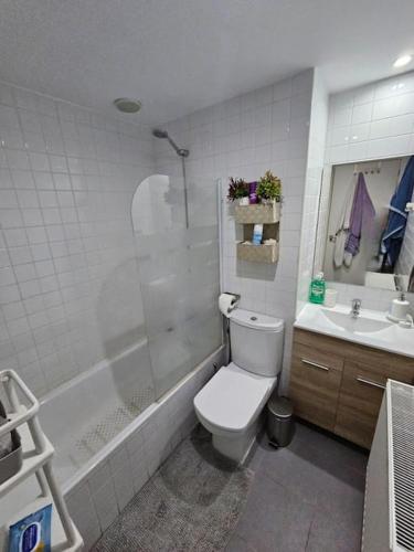 Cómodo apartamento en Madrid (Comodo apartamento en Madrid) in فيلا دي فاليكاس