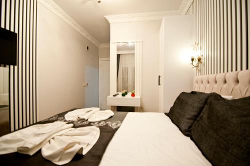 Hotel Broken Column - image 6