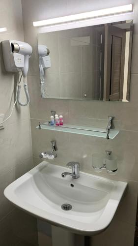 Airport Hotel 24 – Toshkent, NY