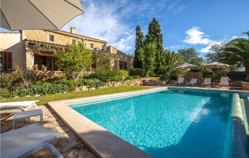 Lovely Home In Porto Cristo With Kitchen