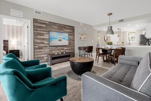 Upstay—Stylish Condo w Patio, Storey Lake Resort