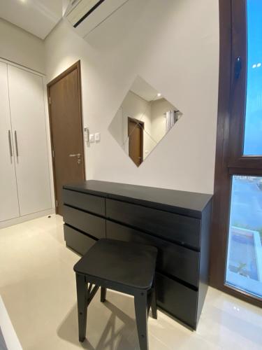 One-Bedroom Apartment image 9