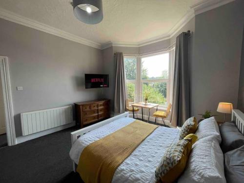 Serviced Apartment- 1 Bed-Next To Train Station