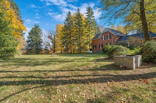 Viesnīcas āriene, Hidden Oasis with Hot Tubs, & Starry Fire Pits in Mansfield (ON)