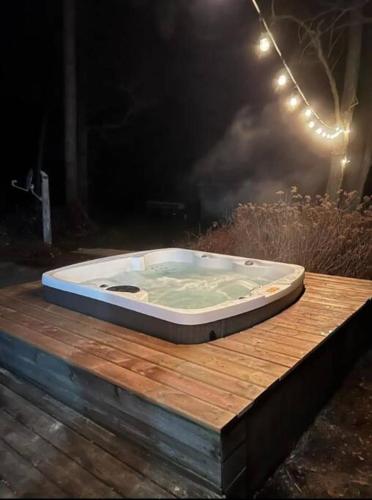 . Hidden Oasis with Hot Tubs, & Starry Fire Pits
