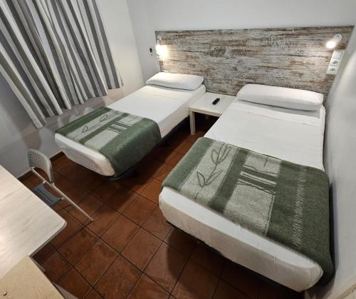 Standard Double Room with Shared Bathroom image 1
