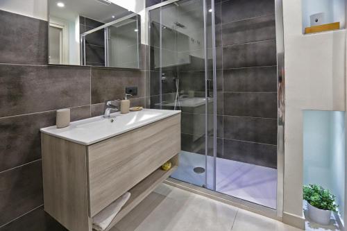 Shower, Vicolo 4 Apartment in Catania