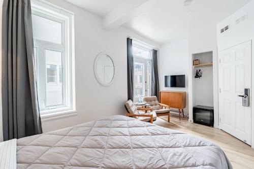 Hotel le Coach Room Type - Deluxe Double Room with Balcony