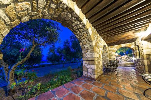  Joanna's Stone Villas in Vasilikos