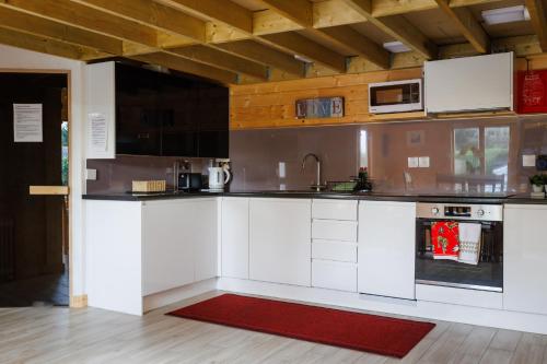 Konyha, Spacious Cabin EVCharger and free Parking near Cambridge in Longstanton