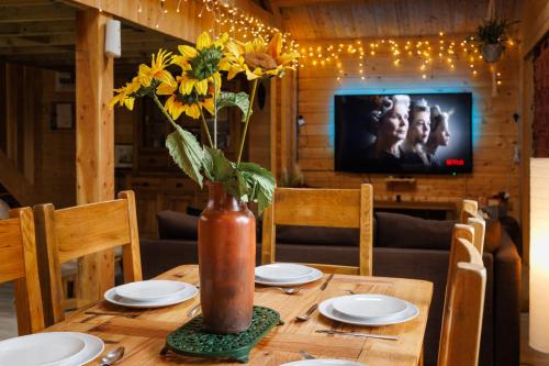Közös társalgó / TV, Spacious Cabin EVCharger and free Parking near Cambridge in Longstanton