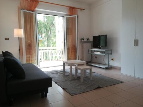 EUCALYPTI11 - Ampio alloggio ristrutturato con 3 camere, 2 bagni, terrazzo, balcone, Loano (zdjęcie 6)