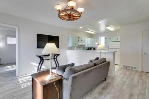 Convenient Colorado Horse Farm Apt with Balcony! in Aurora, USA