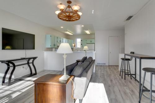 Convenient Colorado Horse Farm Apt with Balcony! in Aurora, USA