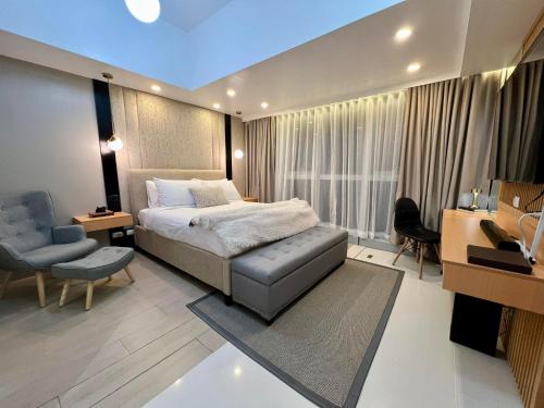 Hotel Vibe Condo at Uptown Parksuites BGC, Manila