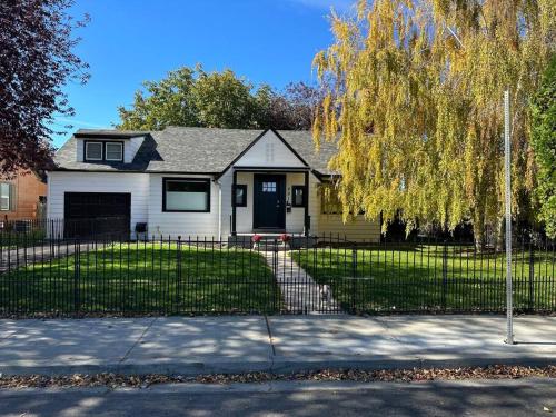 B&B Twin Falls - The Kimball House/pet friendly/fully fenced - Bed and Breakfast Twin Falls