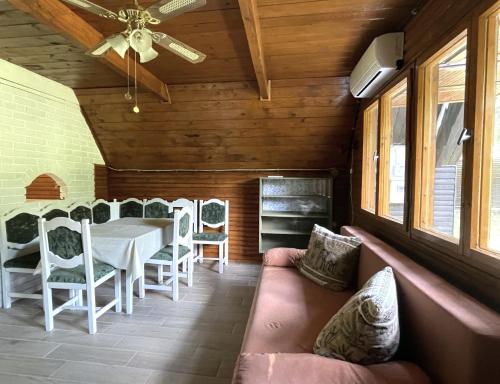 Nyírfa vendégház (Nyirfa vendeghaz) in Fadd - Dombori