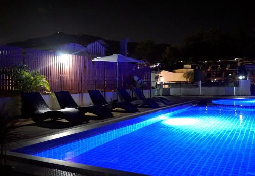 Blue Skyline Hotel - 수영장