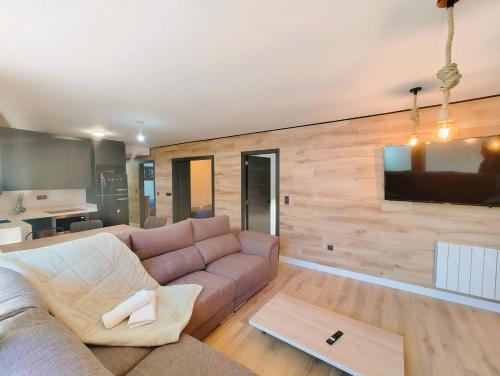 TODOSIERRANEVADA ZONA BAJA - MONTBLANC VISTAS A LA MONTANA - Junto a los Telecabinas in Sierra Nevada