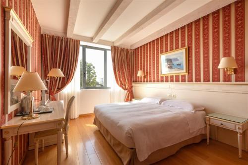 1 queen bed