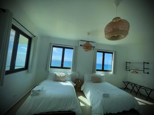 1 Corcega Beachfront Suites
