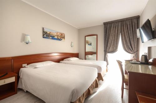 Double Room (1 Adult)