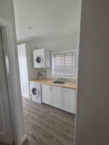3-bed recently-renovated - now with aircon & heating - unit 1 in Shoal Bay