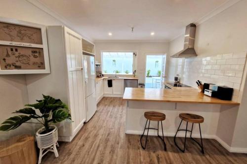 3-bed recently-renovated - now with aircon & heating - unit 1 in Shoal Bay
