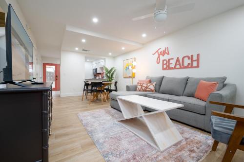 Be A Nomad Lovely 2br 1blk from the Ocean in Jacksonville Beach, USA
