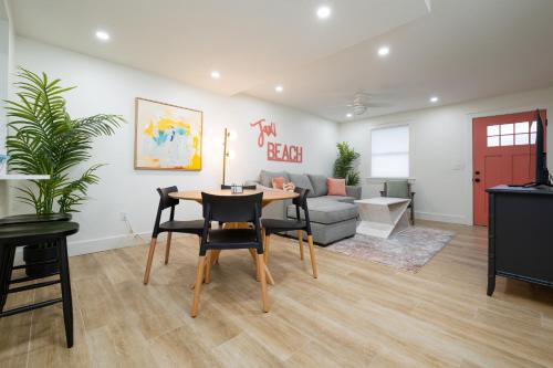 Be A Nomad Lovely 2br 1blk from the Ocean Be A Nomad Lovely 2br 1blk from the Ocean