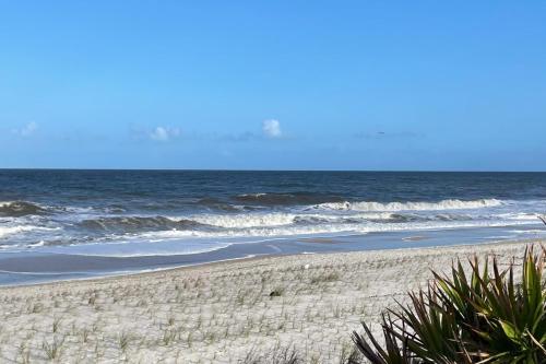 Ocean’s Treasures Retreat Beach Condo