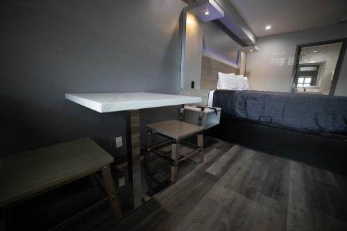 Travelodge by Wyndham Whittier - image 10