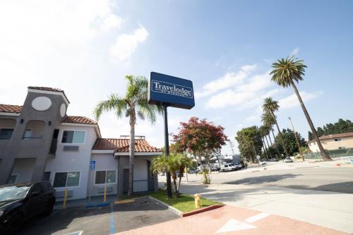 Travelodge by Wyndham Whittier - image 12