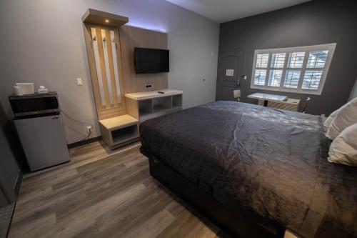 Travelodge by Wyndham Whittier - image 9