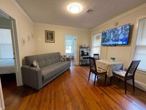 Entire Cozy 1BR Apartment in heart of Queens L