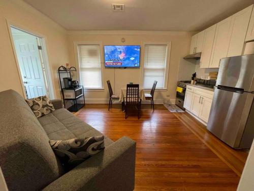 Entire Cozy 1BR Apartment in heart of Queens L