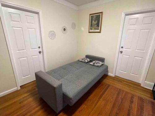 Entire Cozy 1BR Apartment in heart of Queens L