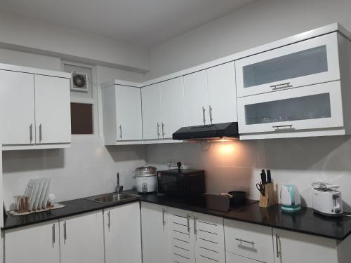 ห้องครัว, Green Mount View Two Bed Room Apartment in นูวารา อิลิยา